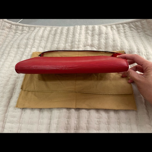 Vintage Louis Vuitton Epi Leather purse - Picture 2 of 5